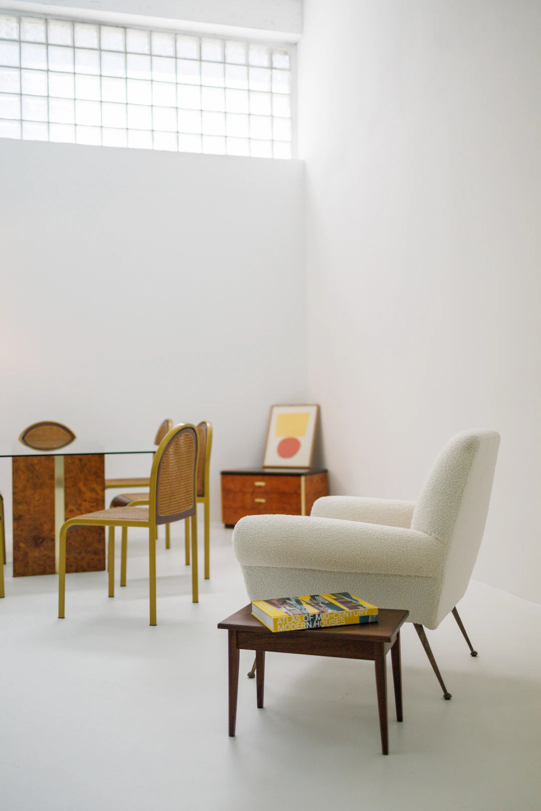 The Role of Technology in Modern Furniture Retail
