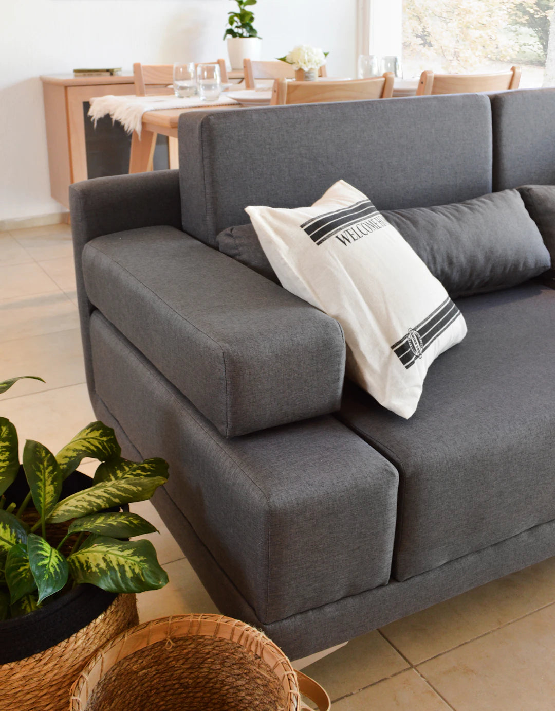 Customizable Sofas to Enhance Your Modern Living Room