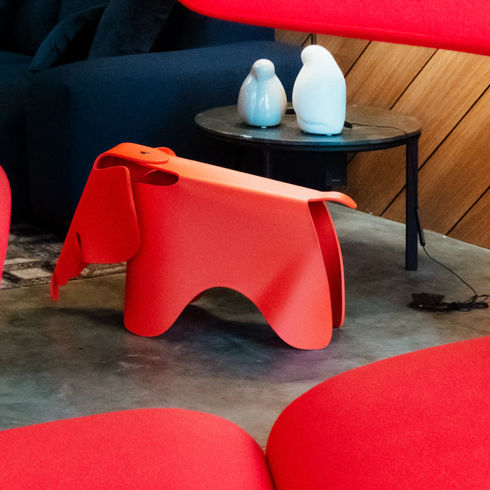 Stylish Accent Stools to Elevate Modern Living Rooms
