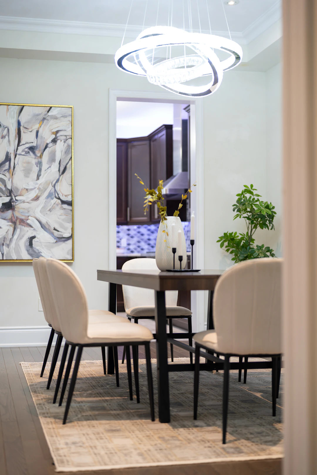 Stylish Dining Room Sets for Contemporary Homes