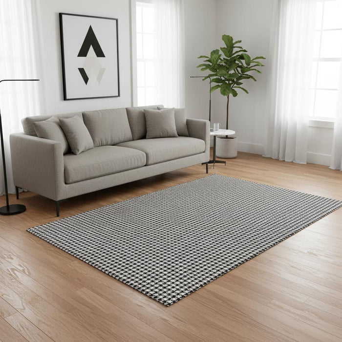 5' X 8' Houndstooth Washable Area Rug With UV Protection (645171) - Black / White