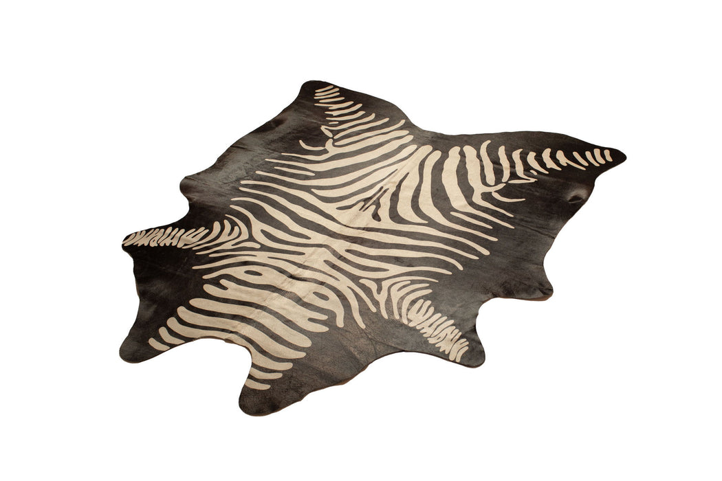 5' x 7' Cowhide Hand Knotted Area Rug - Black And Off White