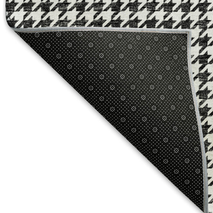 8' Houndstooth Washable Round Rug With UV Protection (645172) - Black / White