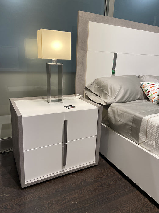 J & M Furniture Ada Premium Night Stand in Cemento/Bianco Opac