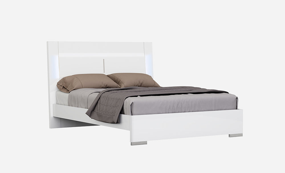 J & M Furniture Oslo Queen Bed in White