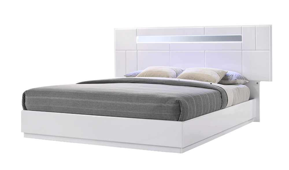 J & M Furniture Palermo King Size Bed in White