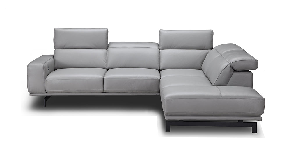 J & M Furniture Davenport Light Grey Sectional in Right Facing