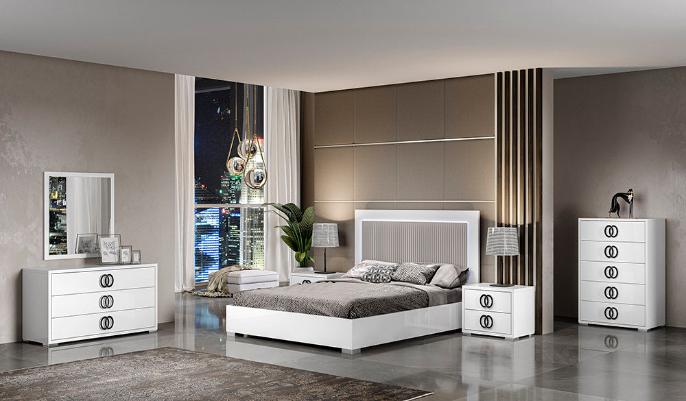 J & M Furniture Luxuria King Bed