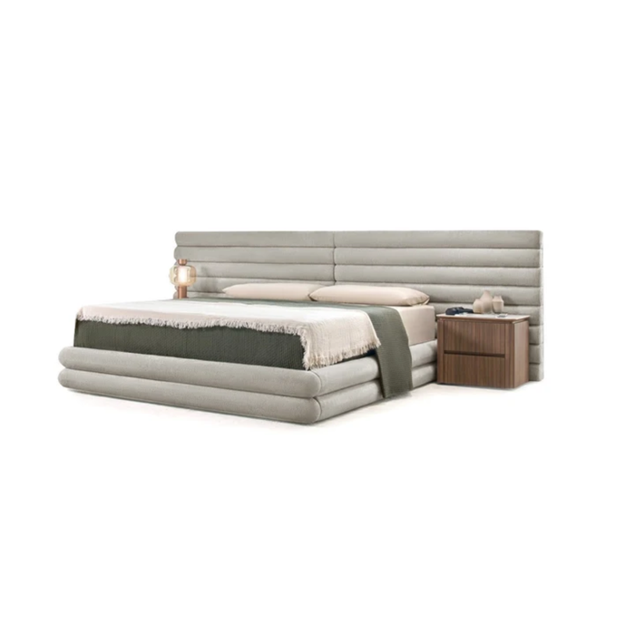 J & M Furniture G Maison Luxe in Queen Size