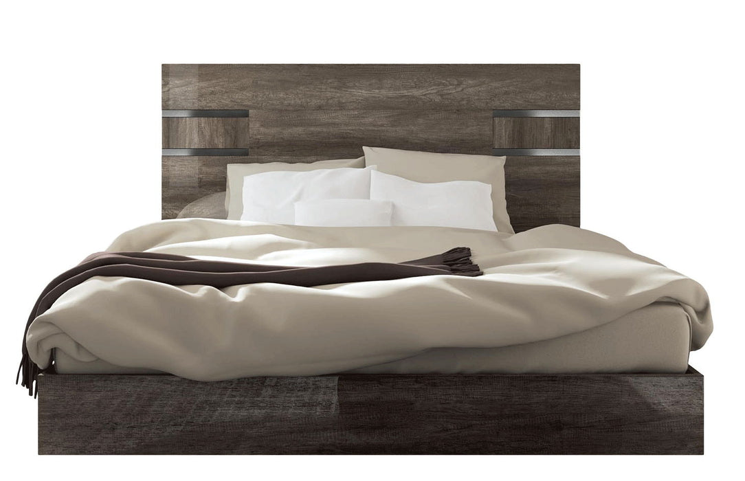 Medea - Bed