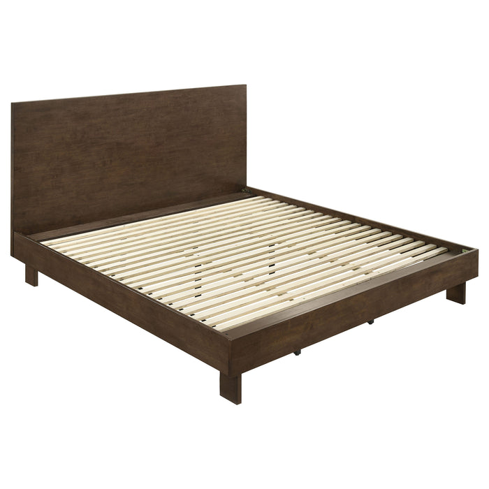 CoasterEveryday Glenwood 5-piece Eastern King bedroom set in warm brown wood with a modern furniture design.