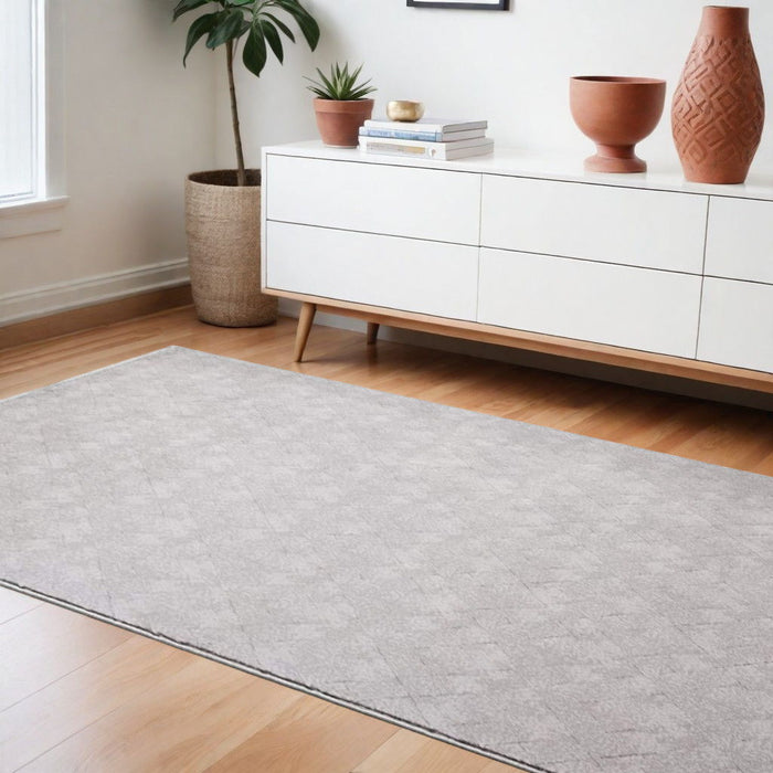 8' x 11' Distressed Diamonds Area Rug - Gray