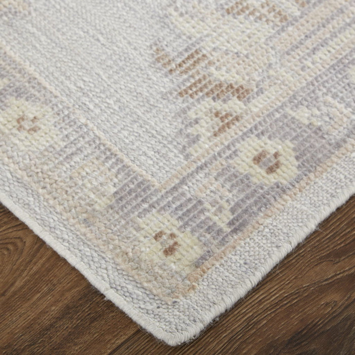 8' x 10' Floral Hand Knotted Stain Resistant Area Rug - Ivory Silver And Tan