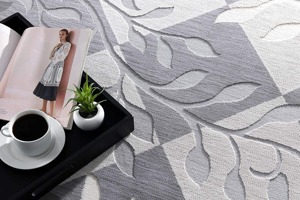7' x 10' Area Rug - Gray Diamond And Vines