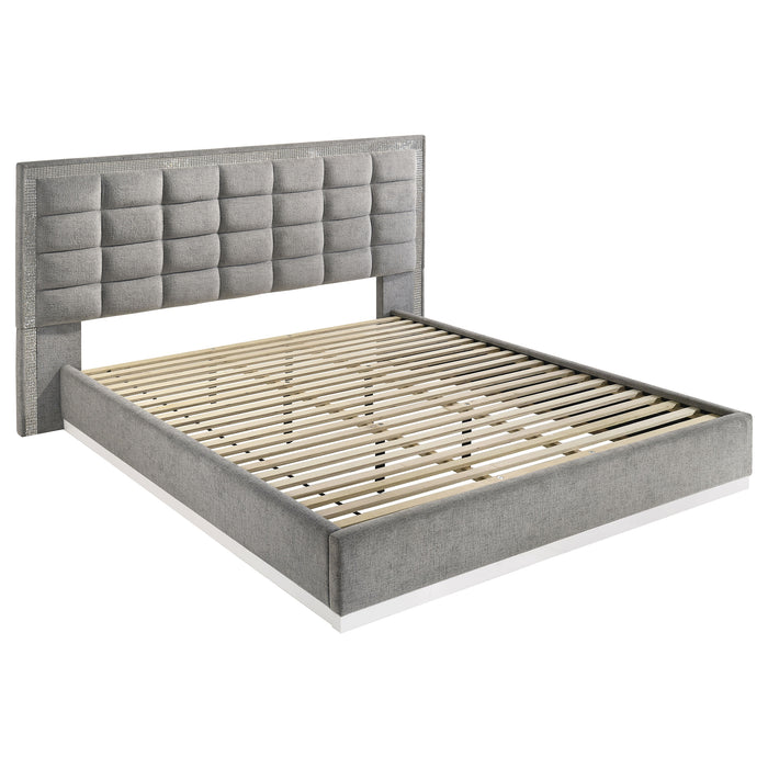 Viana 4-Piece Eastern King Platform Bedroom Set Grey and White High Gloss