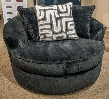 Signature Design by Ashley Ashford Heights oversized swivel accent chair in onyx upholstery