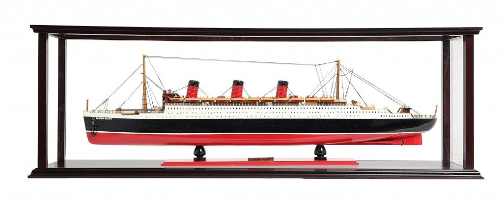 Hand Painted RMS Queen Mary Large Display Case Model Boat - Black / Red