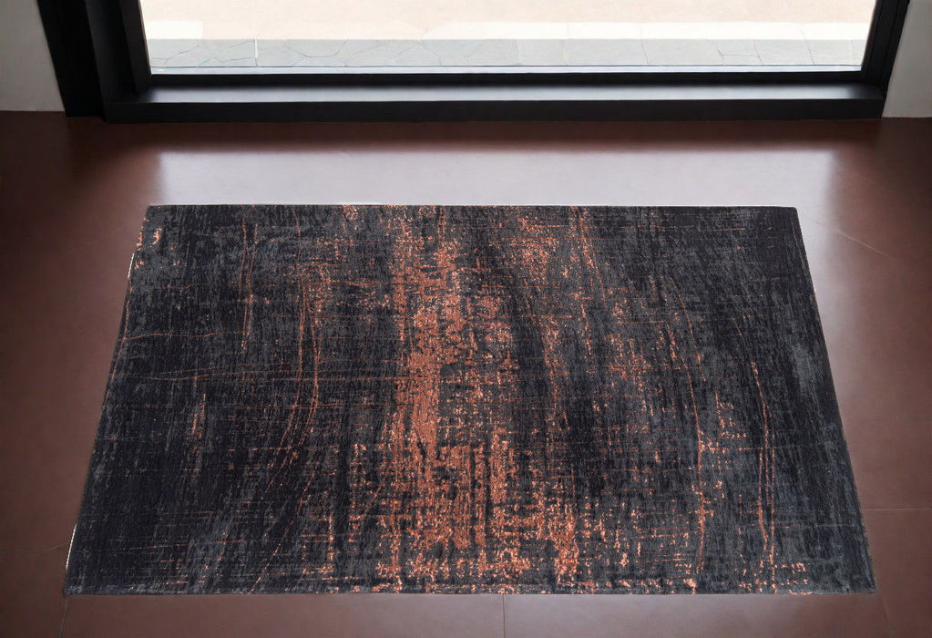2.6' x 4.9' Abstract Non Skid Area Rug - Black And Gold