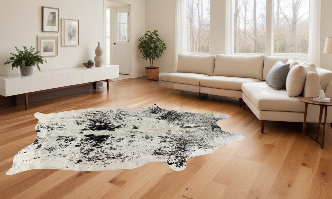 72" x 84" Cowhide Rug - White And Black