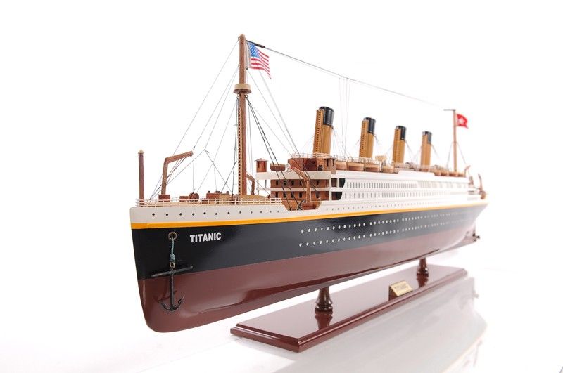 Hand Painted 1912 RMS Titanic Large Model Boat - Black / Red