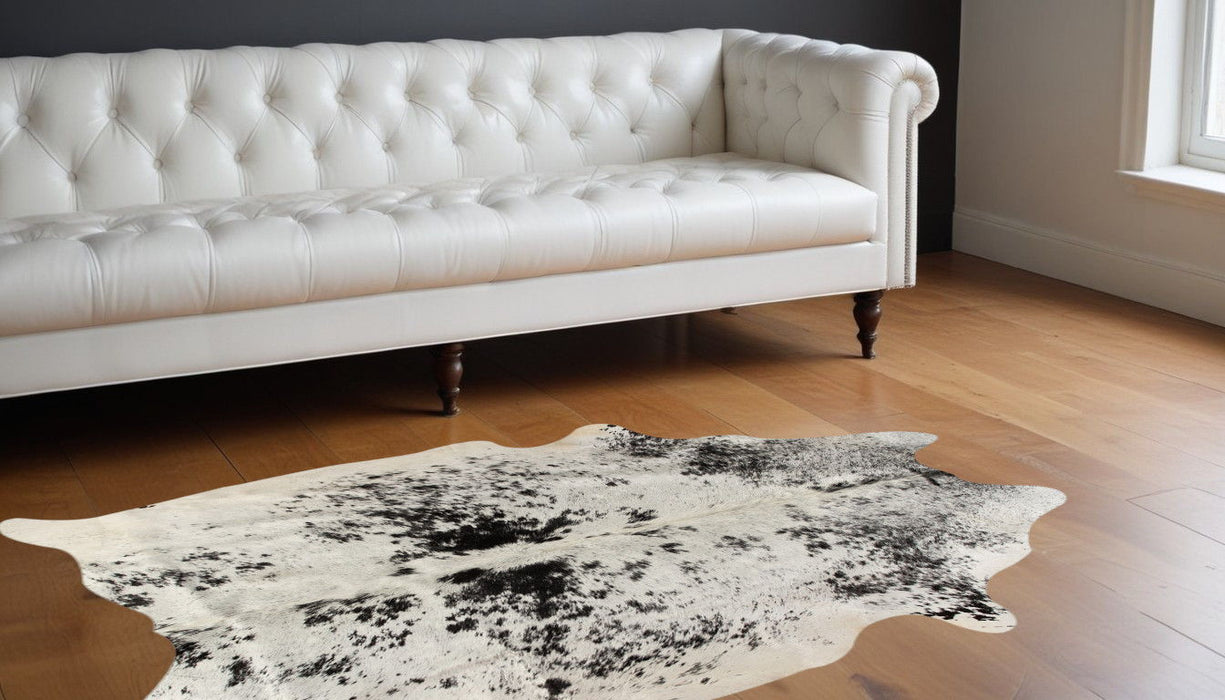 5' x 7' Cowhide Hand Knotted Area Rug - White And Black