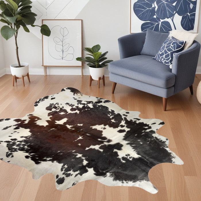 5' x 7' Cowhide Hand Knotted Stain Resistant Area Rug - Dark Brown And White