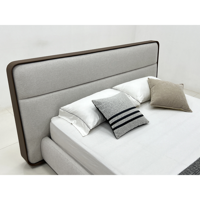 J & M Furniture G Oasis in King Size Bed