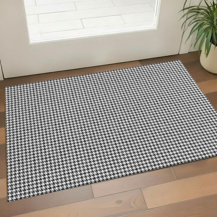 3' X 5' Houndstooth Washable Area Rug With UV Protection (645170) - Black / White