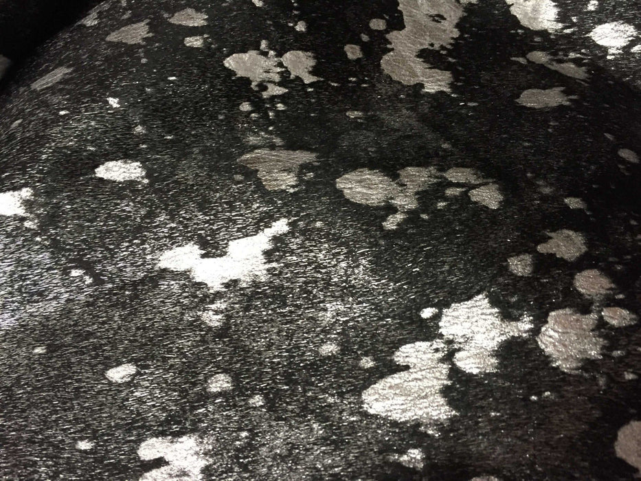 6' Devore On Black Stenciled Cowhide Rug - Silver