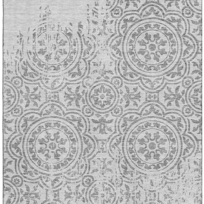 8' X 10' Medallion Washable Area Rug With UV Protection - Silver / Gray