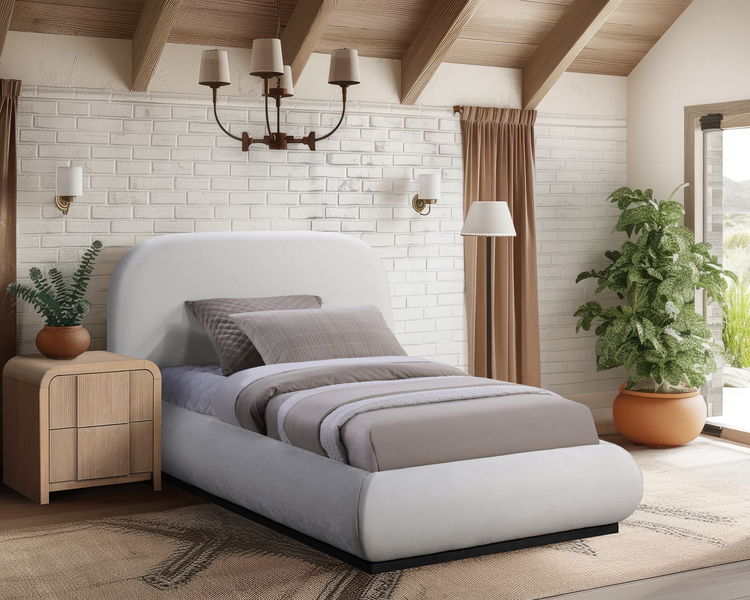 Vaughn - Chenille Bed With Natural Base