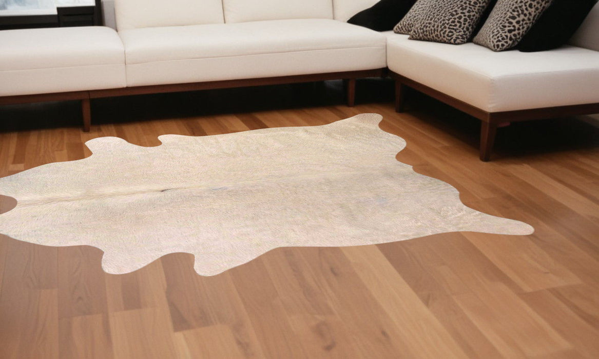 6' x 7' Natural Cowhide Area Rug - Off White