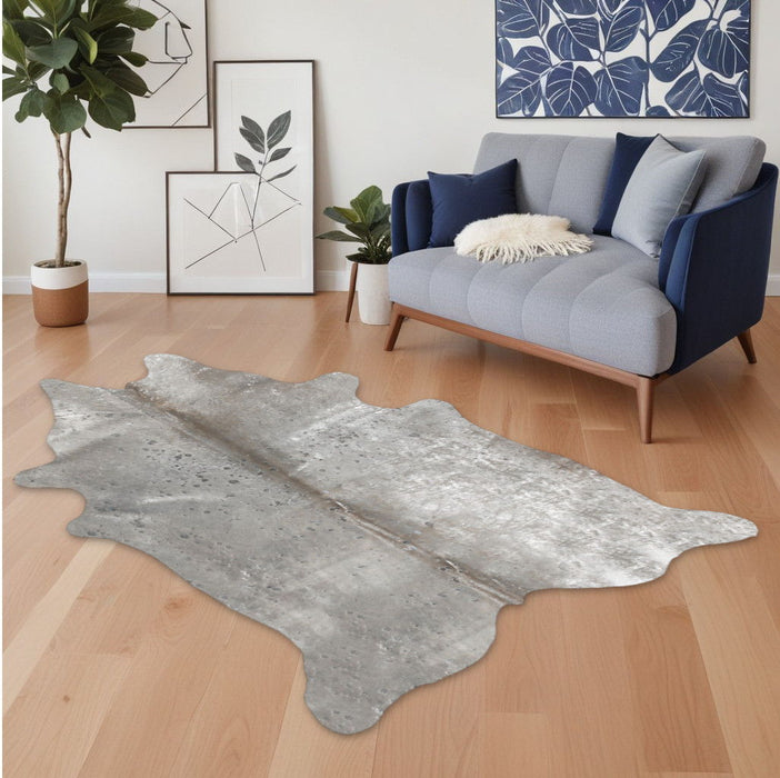 5' x 7' Genuine Cowhide Hand Knotted Area Rug - Gray And Silver