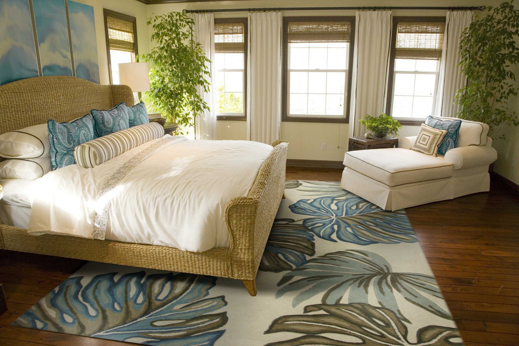 5.3' x 8.3' Wool Rug - Ivory