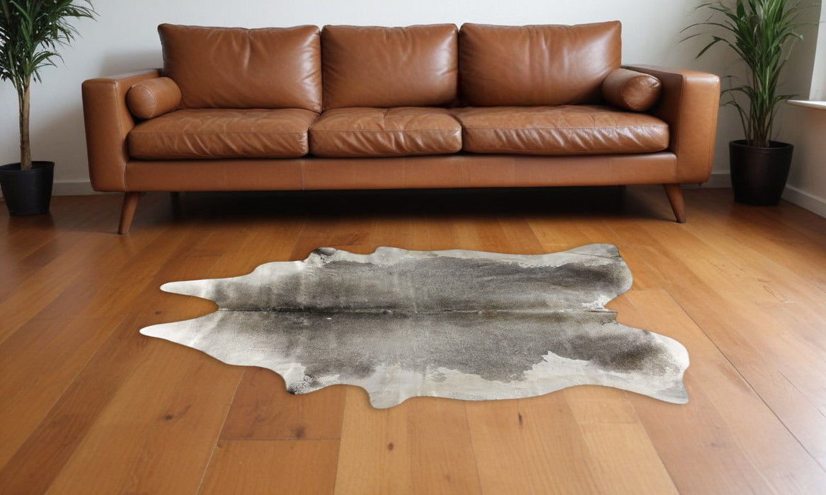 5' x 7' Cowhide Hand Knotted Area Rug - Gray And White