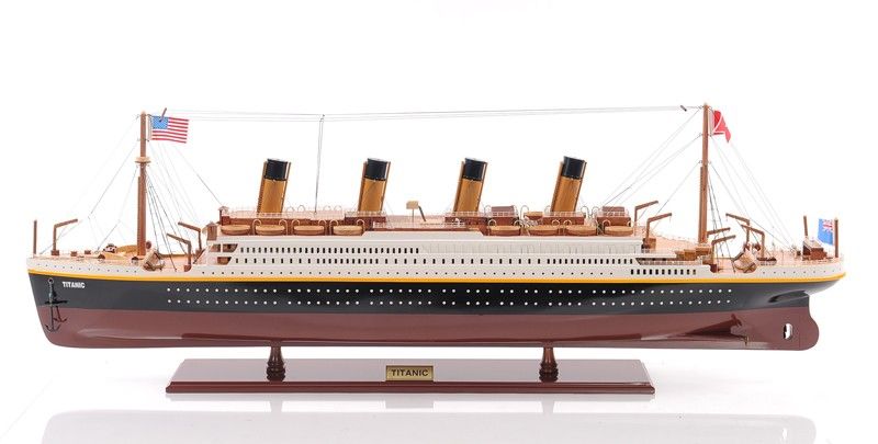 Hand Painted 1912 RMS Titanic Large Model Boat - Black / Red