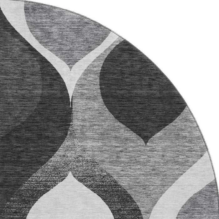 8' Ogee Washable Round Rug With UV Protection - Black And Silver