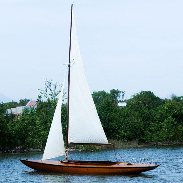 Hand Painted Model Boat - Black / Beige