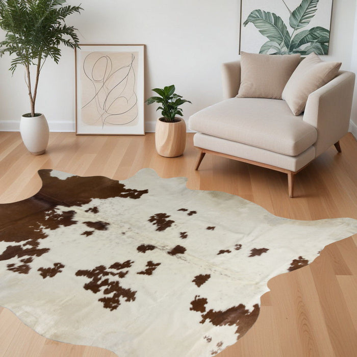 5' x 7' Hand Knotted Cowhide Area Rug - Brown And White