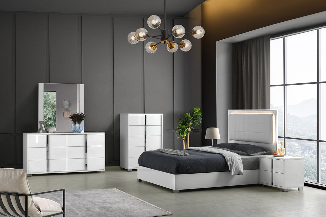 J & M Furniture Giulia King Bed in White