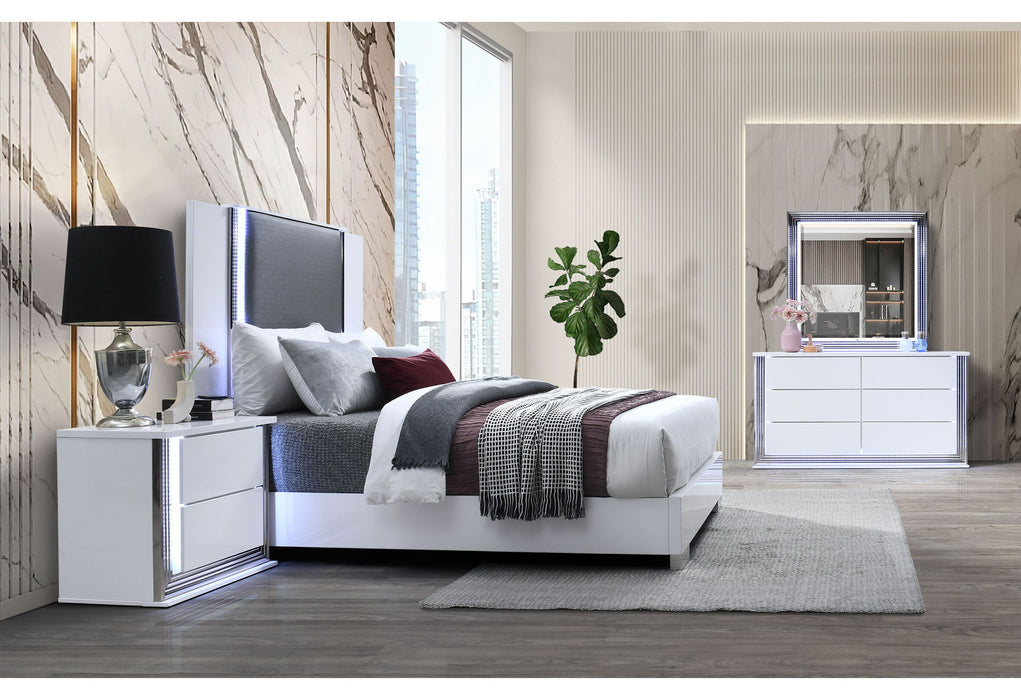 Ylime - 3 Piece Bedroom Set (Dresser, Mirror, Nightstand) - Smooth White