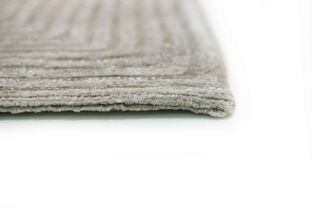 6' x 8' Abstract Non Skid Area Rug - Beige And White