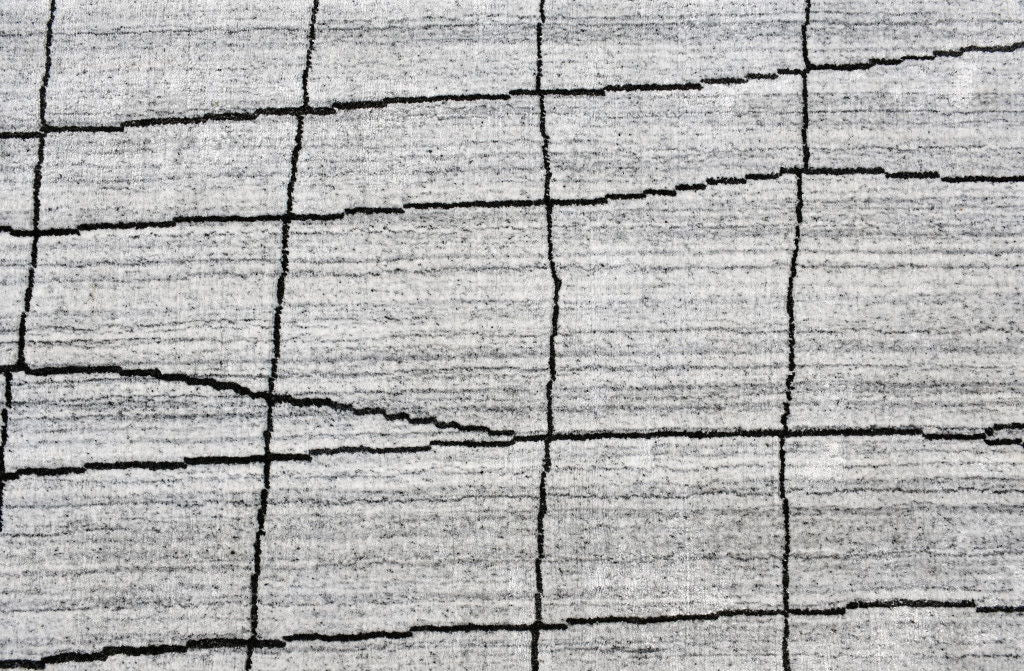 8' x 10' Wool Abstract Geometric Hand Loomed Area Rug - Gray And Black