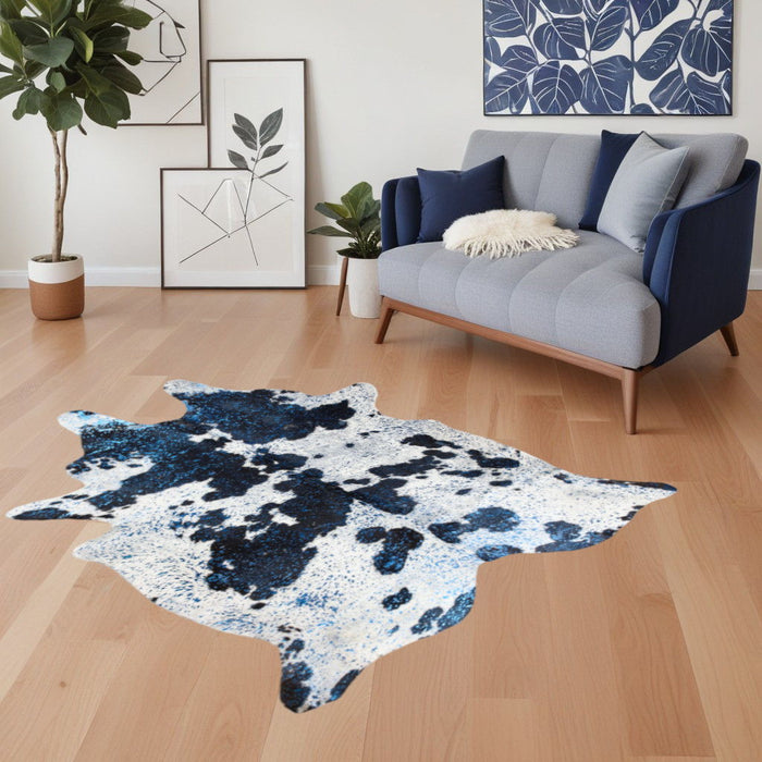 5' x 7' Cowhide Hand Knotted Cowhide Area Rug - Black And White