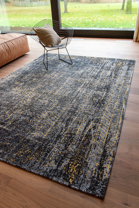 8' Chevron Washable Round Rug (548419) - Black / Gold