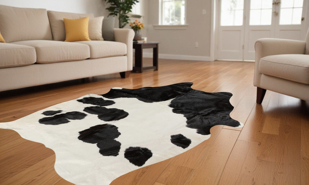 6' x 7' Cowhide Rug - White And Black