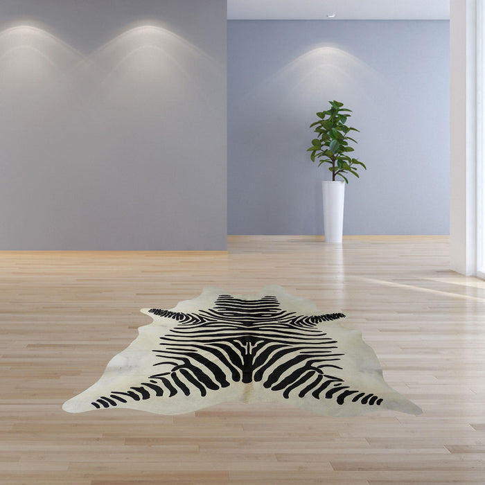 6' Stenciled Cowhide Rug - Black And White