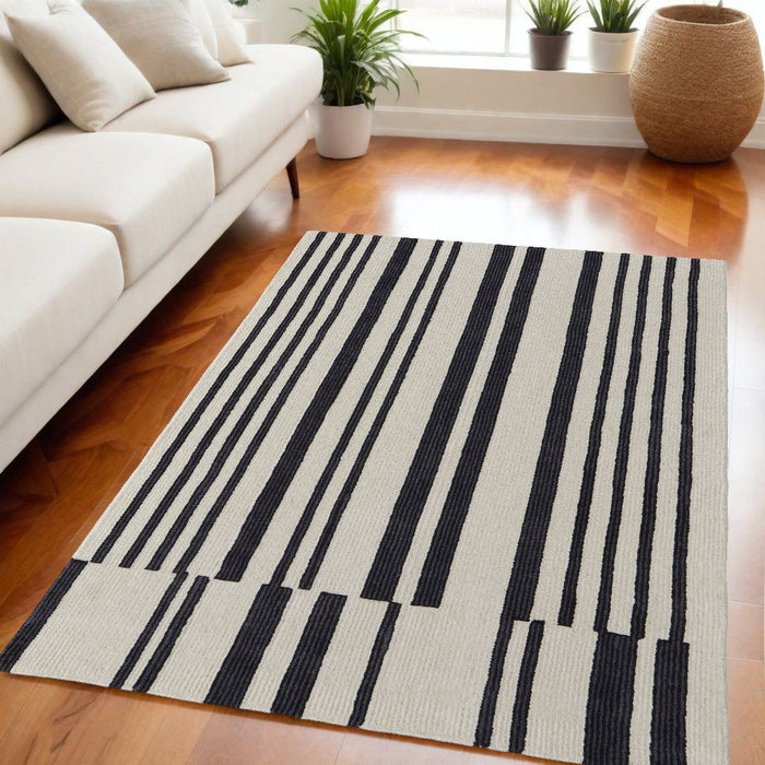 5' x 8' Wool Abstract Hand Tufted Area Rug - Ivory And Black