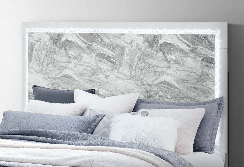 Naomi - 5 Piece Queen Bedroom Set - Silver