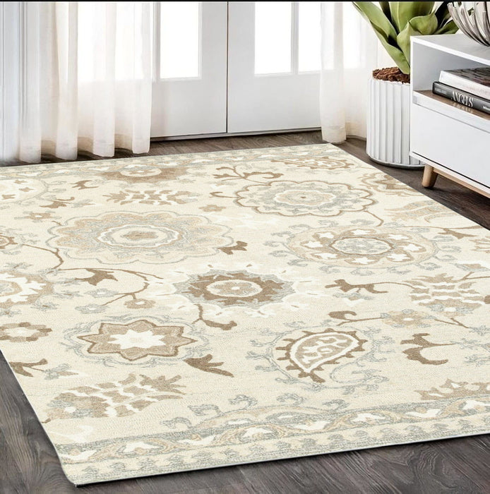 5' X 8' Wool Floral Hand Tufted Area Rug - Ivory And Gray